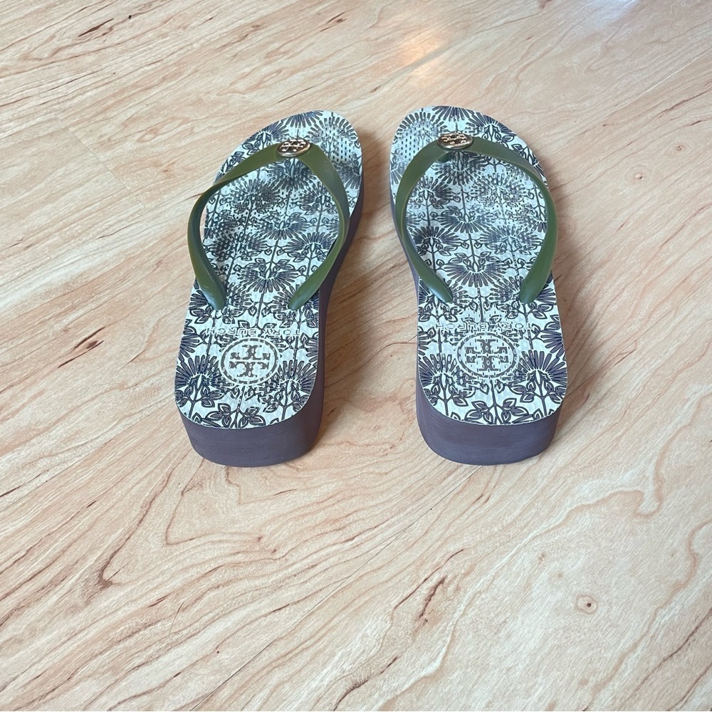 Tory Burch Wedge Flip Flip Sandals with Monogram Woman’s Size 7 - Picture 3 of 7